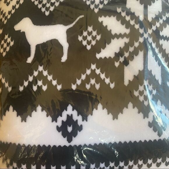 VS Pink Fair Isle Sherpa Blanket | throw black & white - Picture 4 of 6